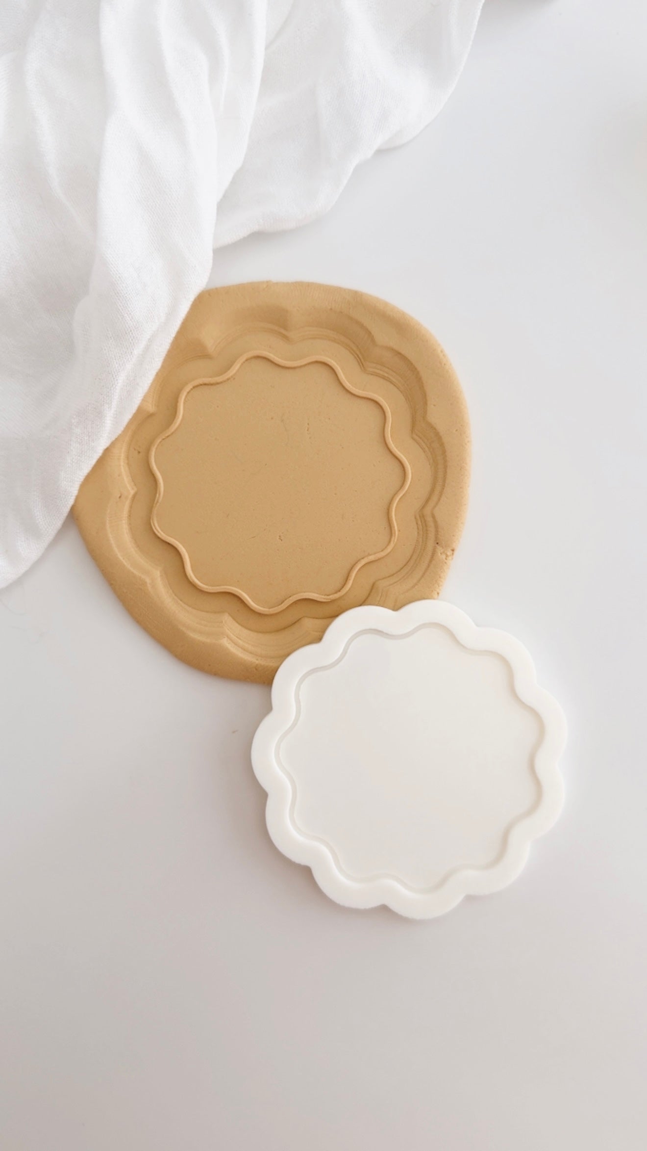 Wavy Circle Border Debosser and Cutter
